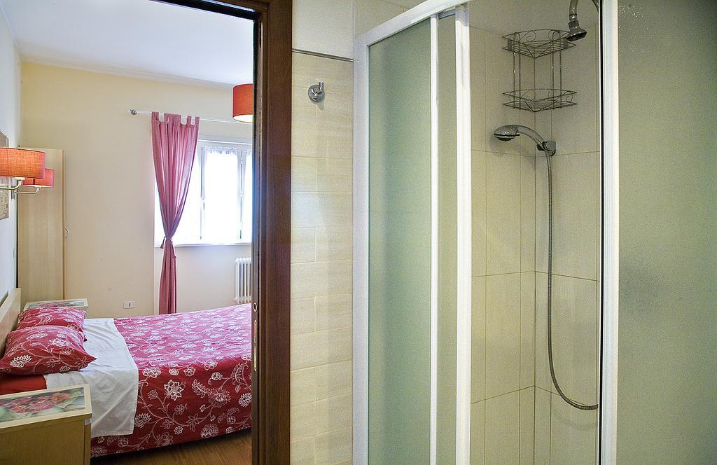 La Dolce Sosta Hotell Lido di Ostia Exteriör bild